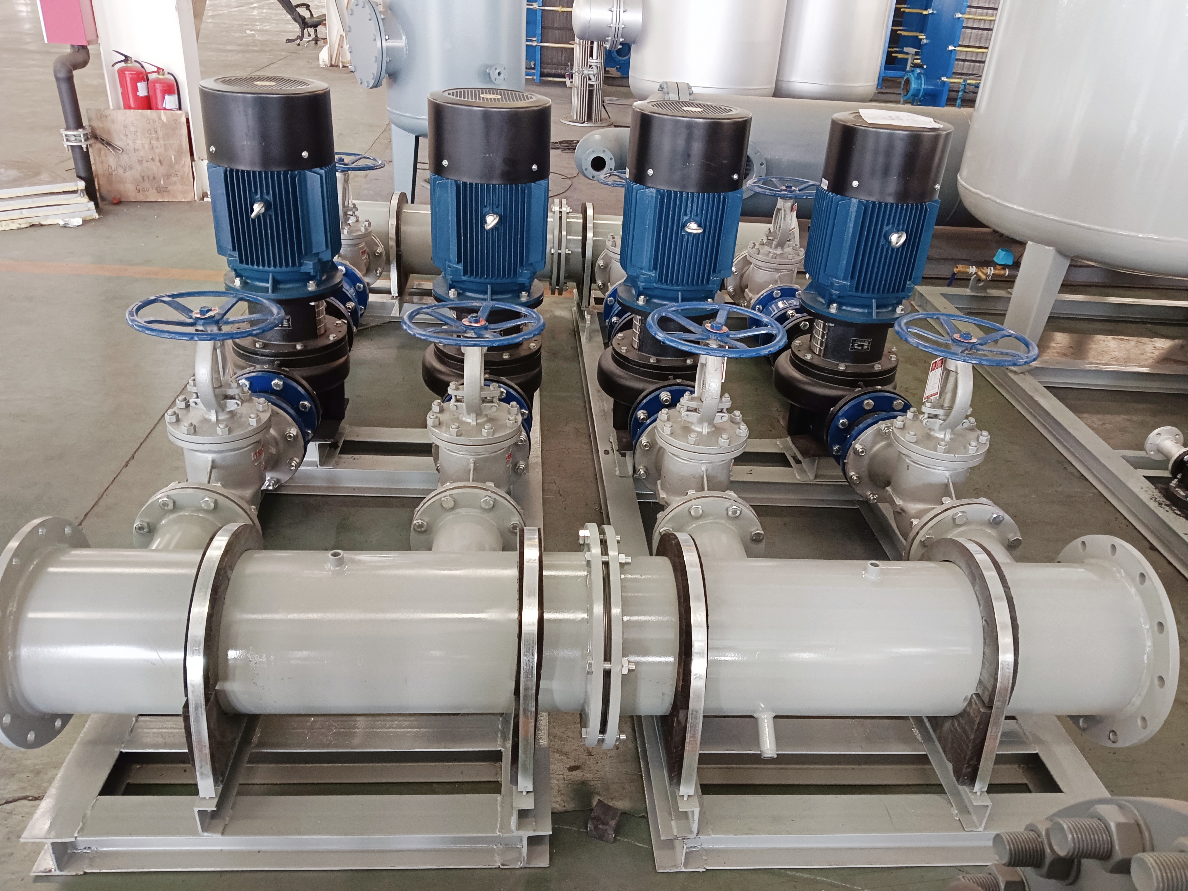 在商业建筑中使用HVAC水冷却冷却器的优点是什么？